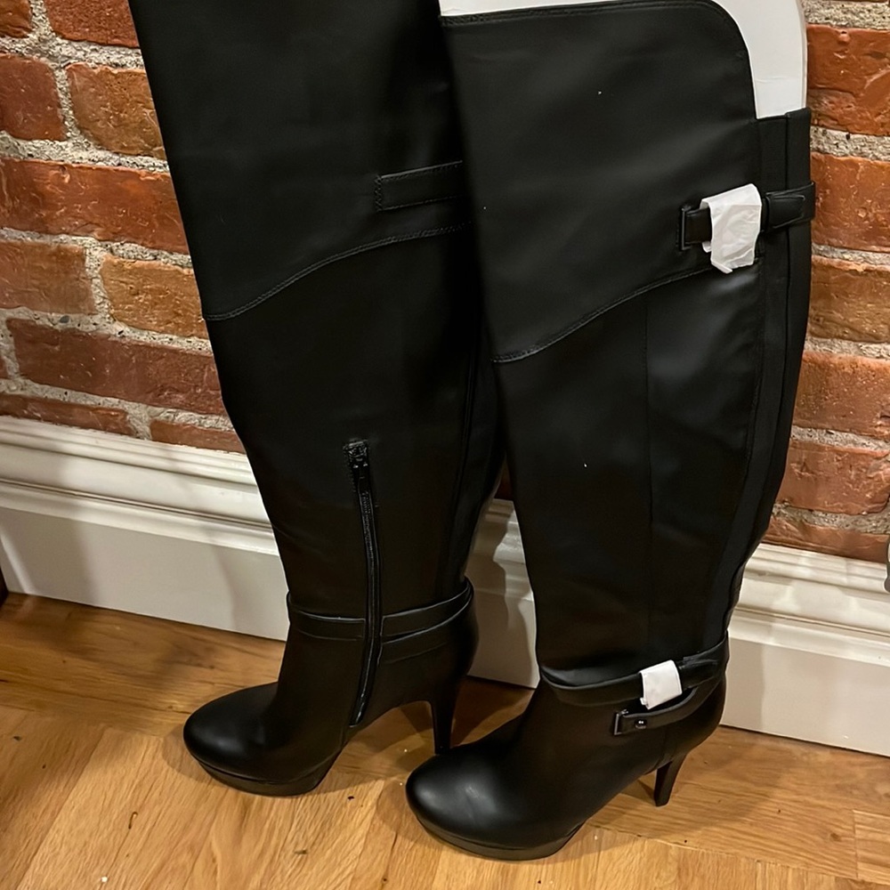 Never worn! Size 8 Guess Boots! Add these boots to your fall wardrobe!